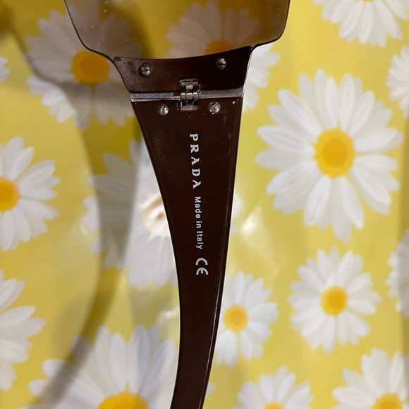 Prada Black Sunglasses SPR041 with Prada Hard Case - Picture 5 of 9